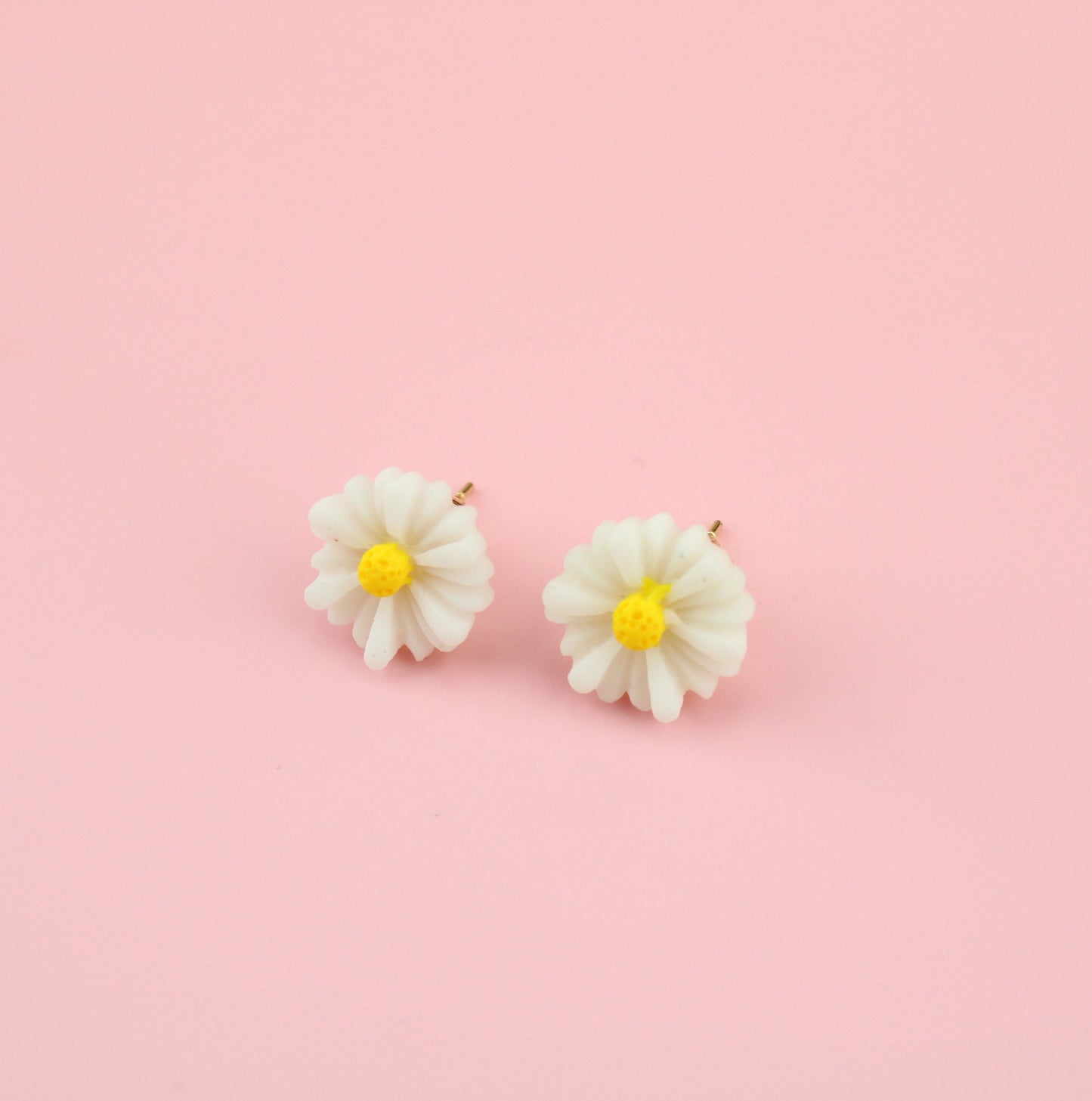 Dainty Daisy Stud Earrings