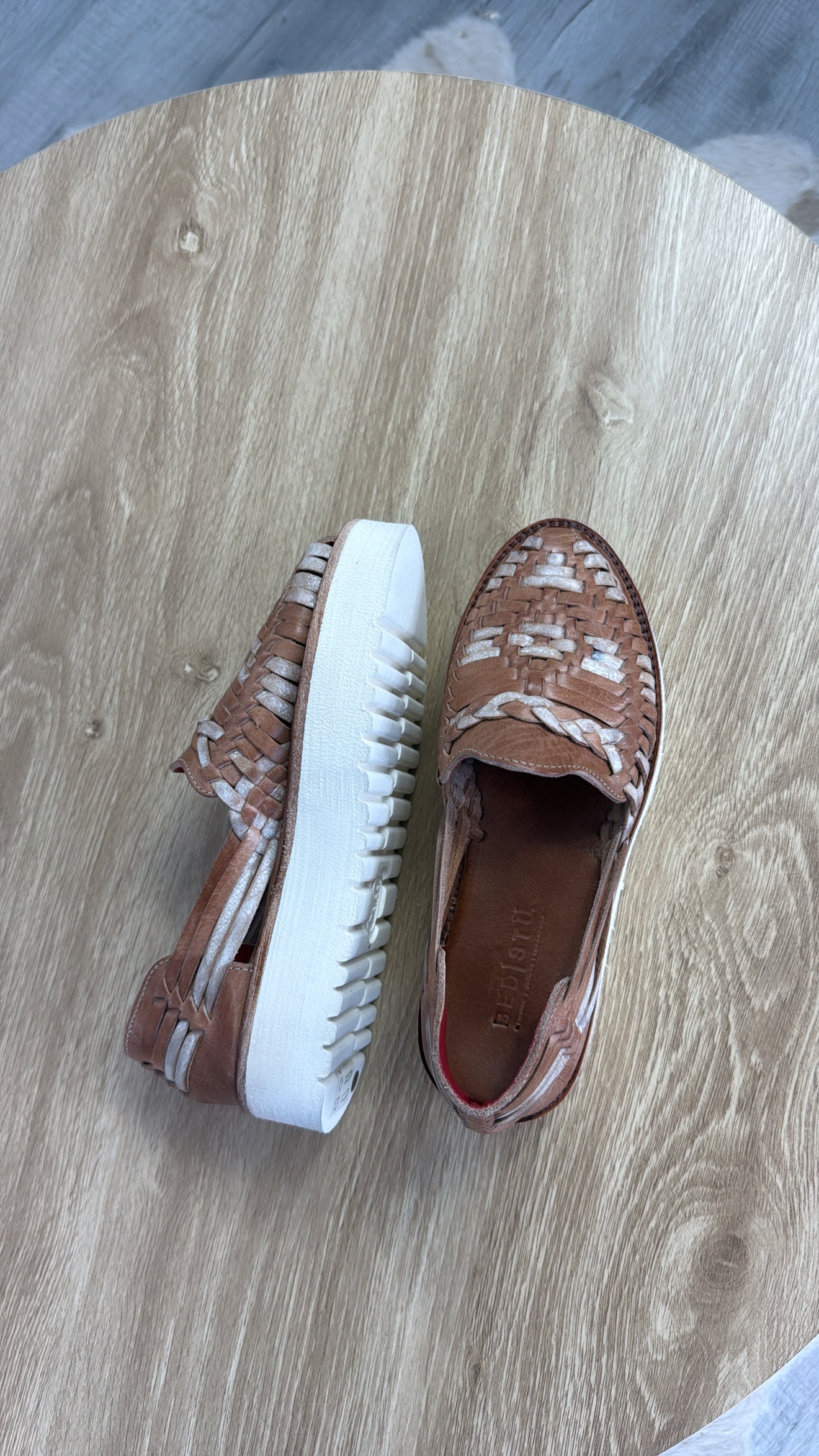 Bedstu Lizzie, Tan Rustic Nectar Lux