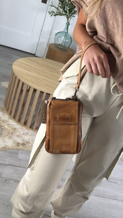 Bedstu Alelike, Tan Rustic