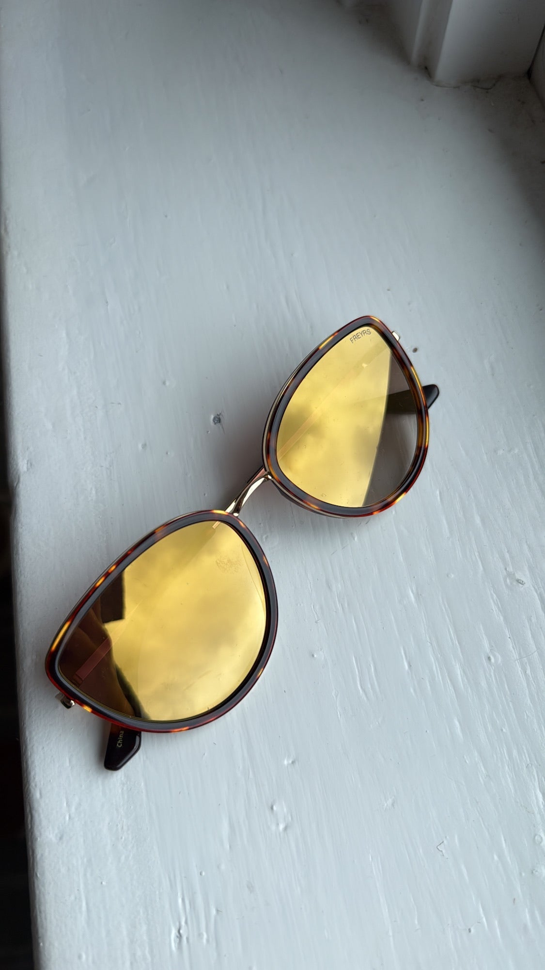 FREYRS Luna Sunglasses WHS- Tortoise/ Gold