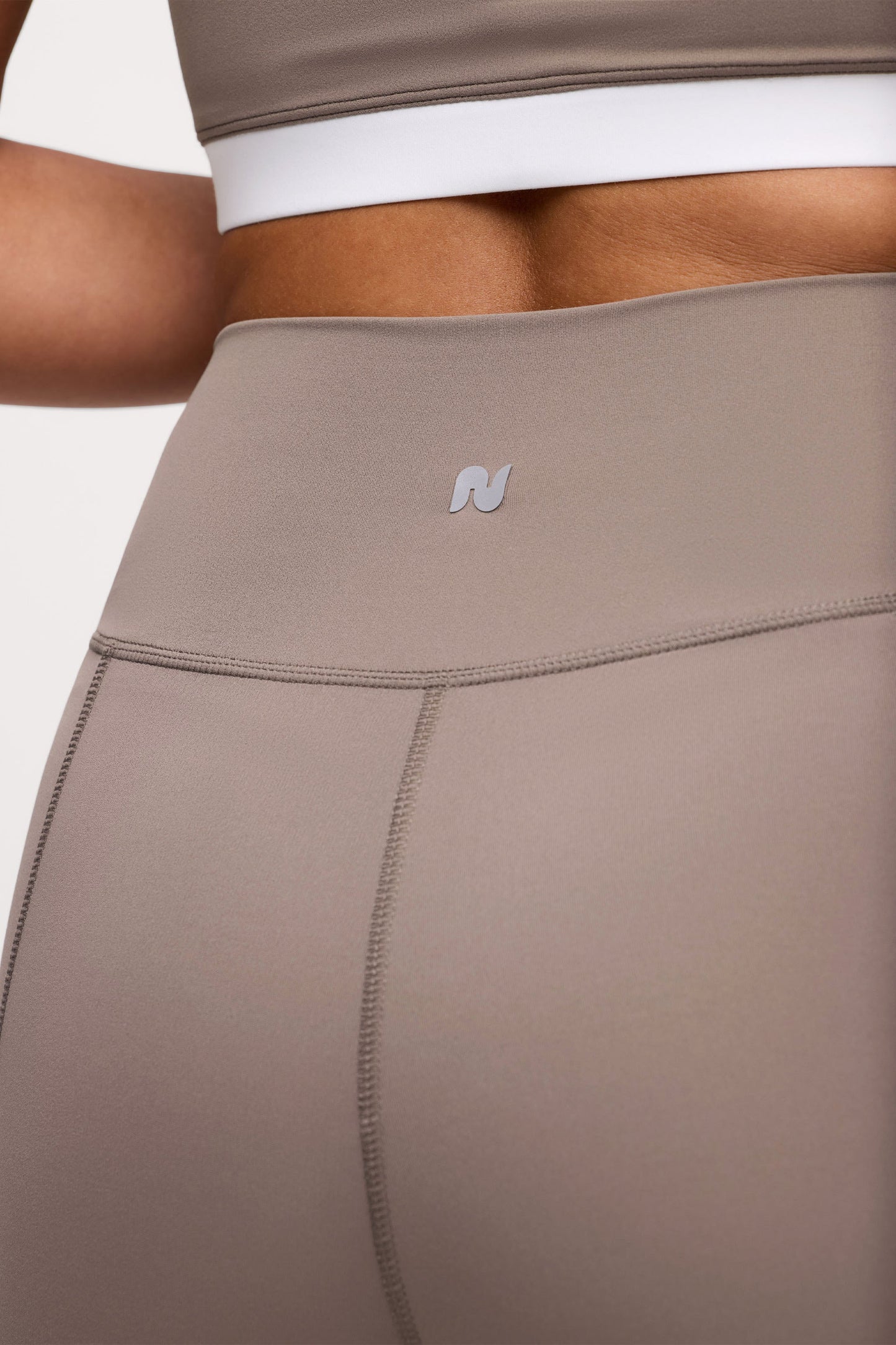 Motion Piped Legging with Pocket | Cocoa