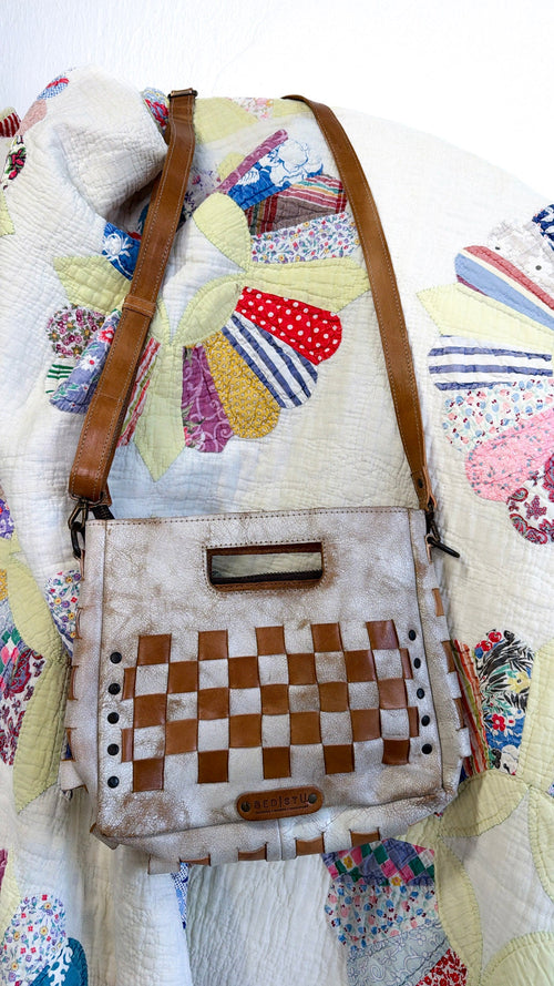 Bedstu Keiki, Nectar Lux Tan Rustic