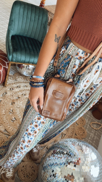 Bedstu Alelike, Tan Rustic