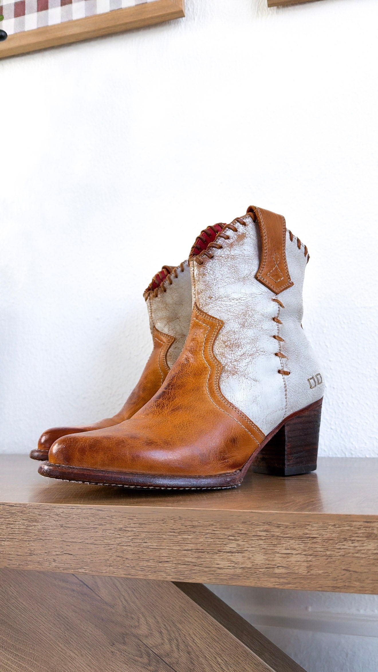 Bedstu Baila ll, Tan Rustic Nectar Lux