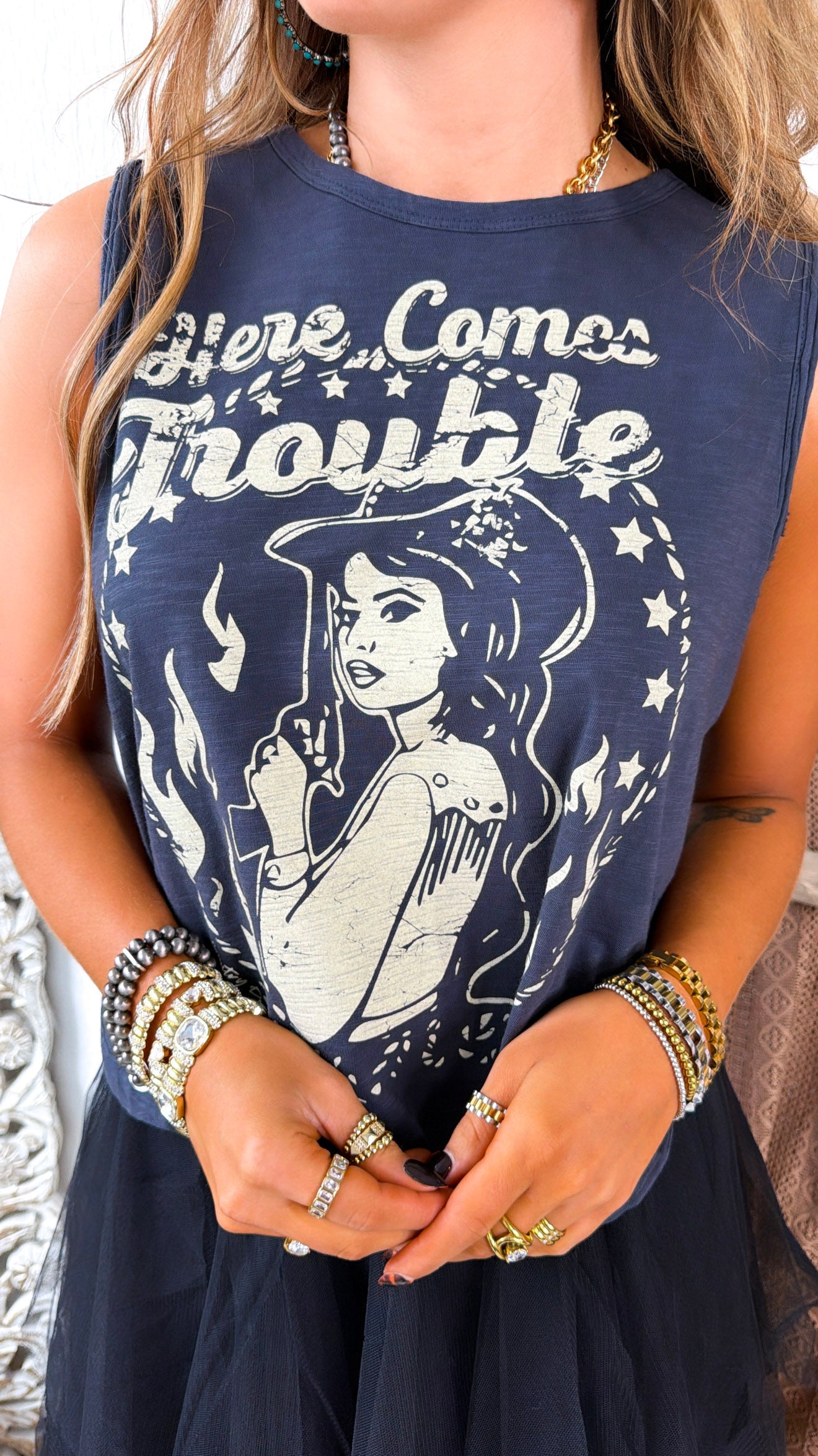 Here Comes Trouble Muscle tee, Washed Black