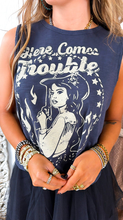 Here Comes Trouble Muscle tee, Washed Black