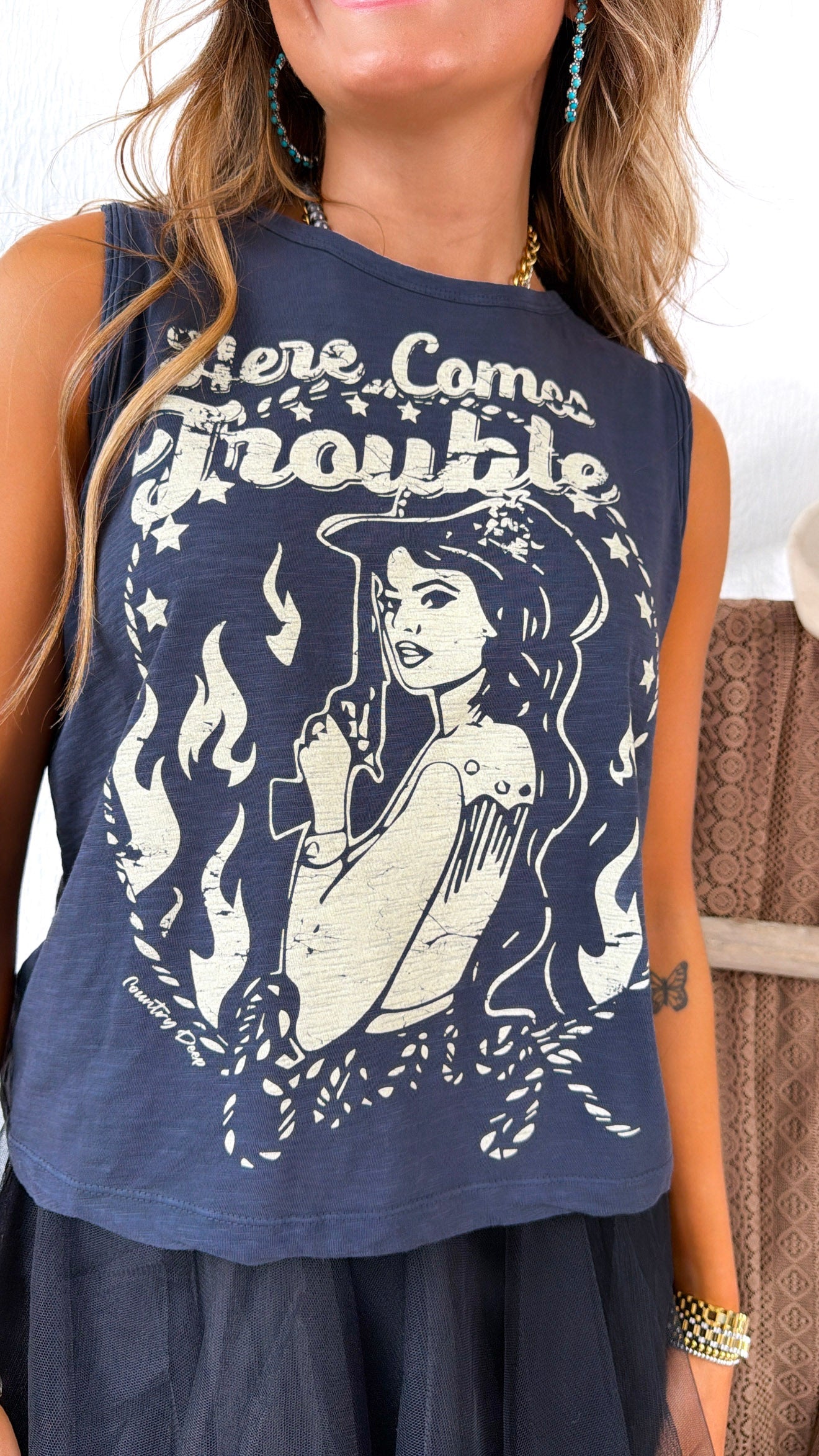 Here Comes Trouble Muscle tee, Washed Black