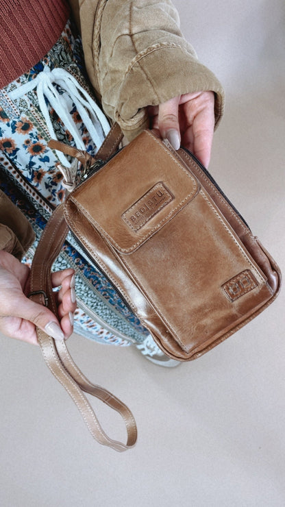 Bedstu Alelike, Tan Rustic