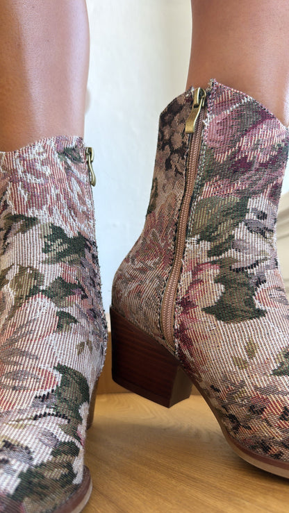 Dawes Tapestry Boots, Mauve