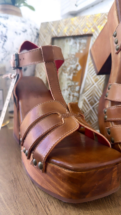 Bedstu Lyxon, Tan Rustic