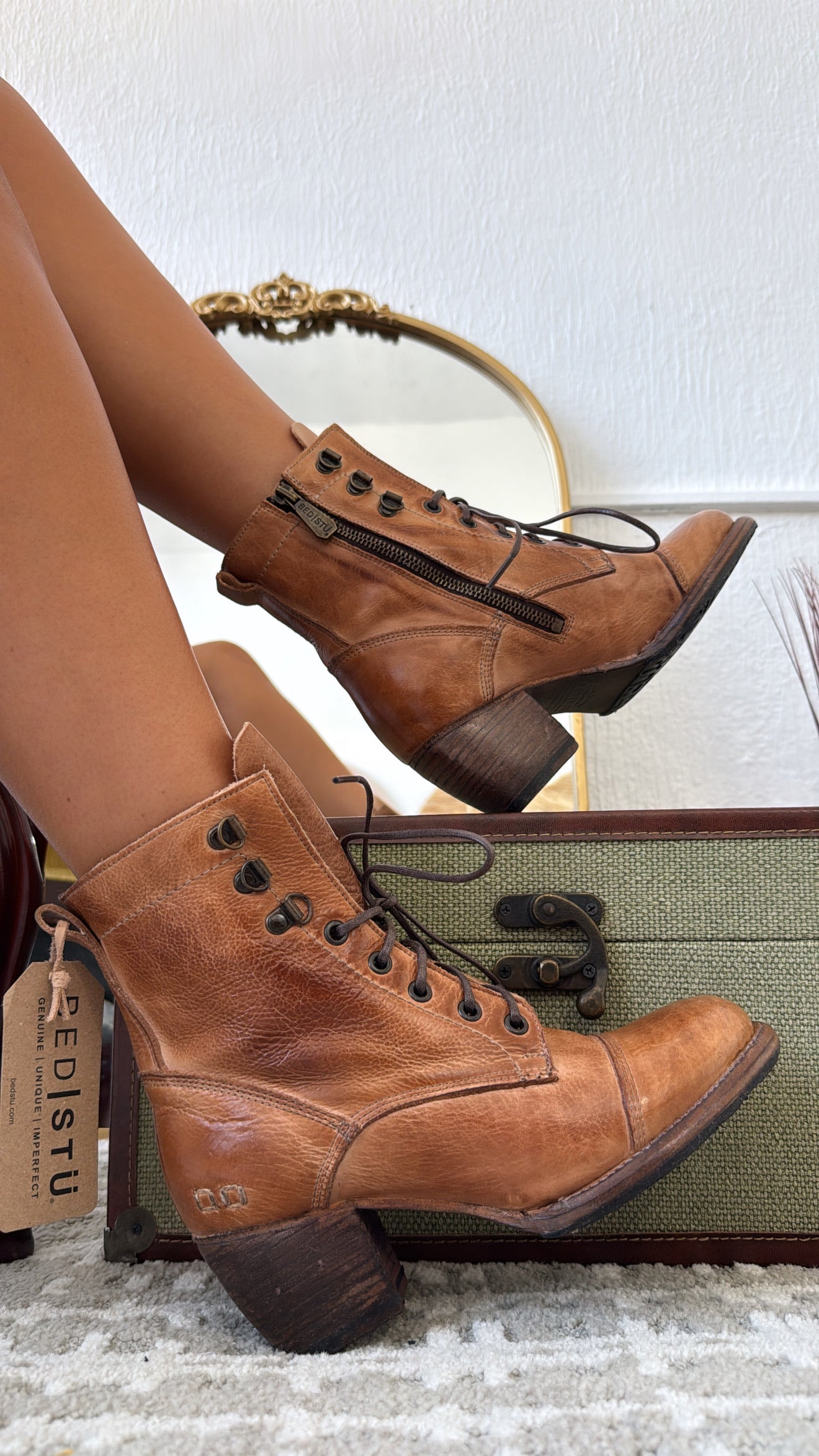 Judgement Bedstu, Tan Rustic