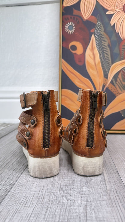BedStu Artemia, Bone Tan Rustic