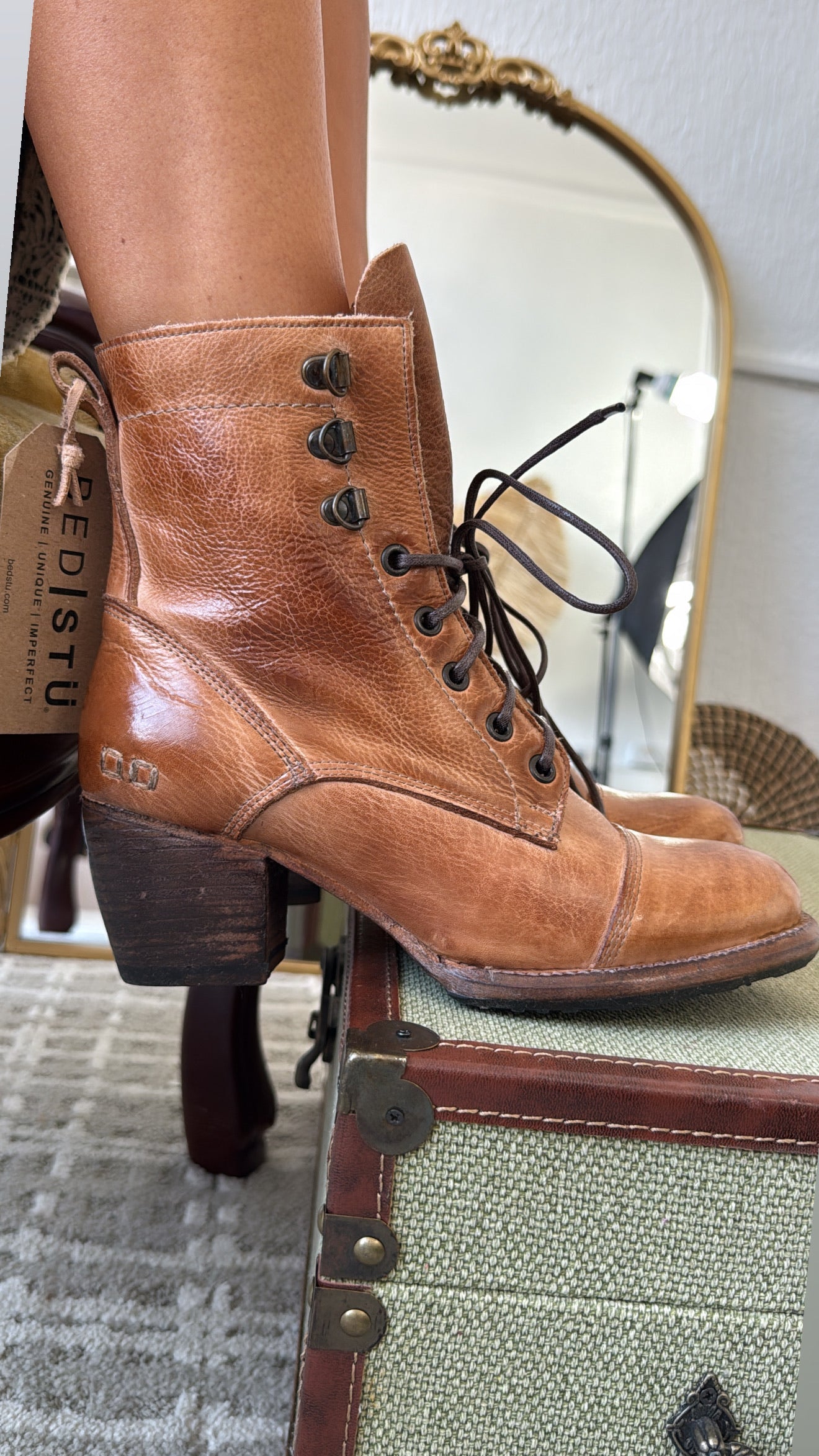 Judgement Bedstu, Tan Rustic