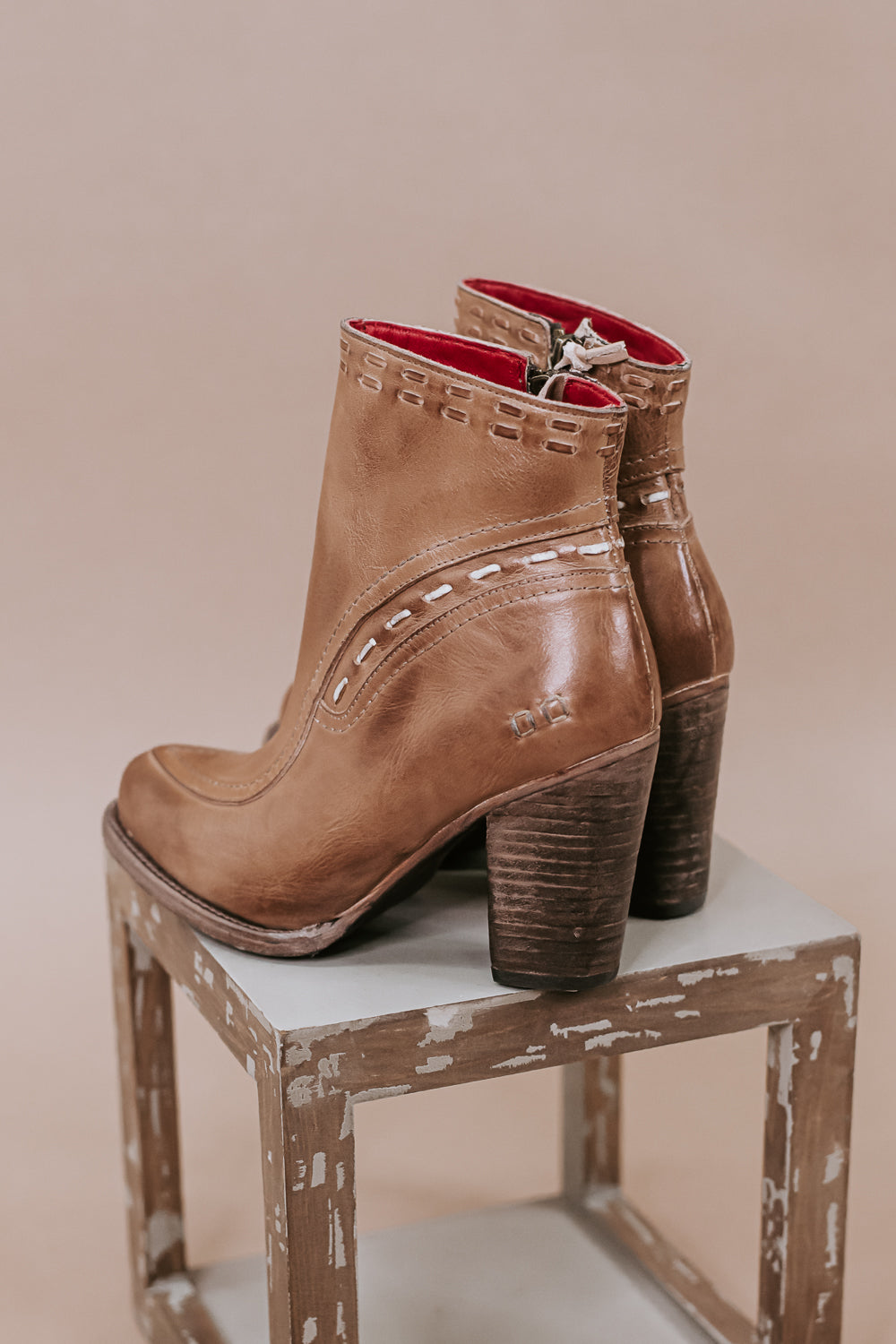 BEDSTU Yuno, Tan Rustic Nectar Lux