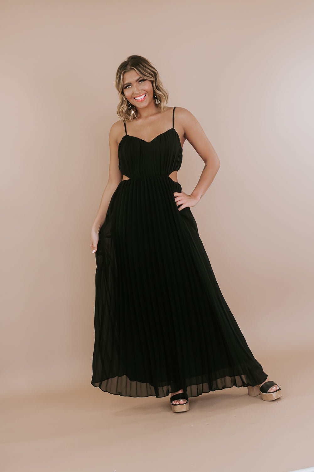 Make Memories Pleated Maxi, Black