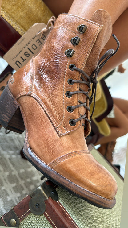Judgement Bedstu, Tan Rustic