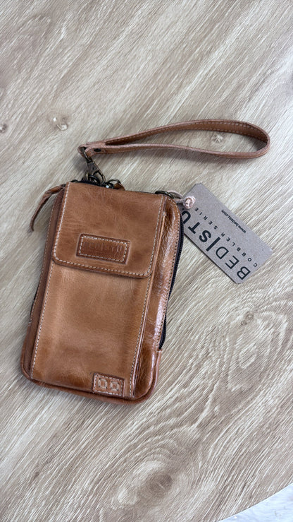 Bedstu Alelike, Tan Rustic