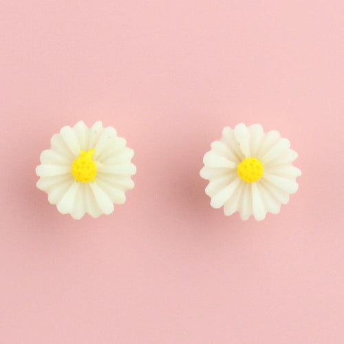 Dainty Daisy Stud Earrings