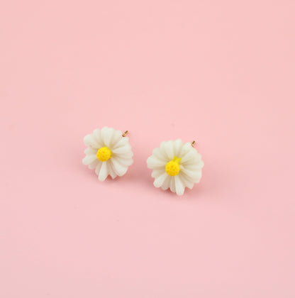 Dainty Daisy Stud Earrings