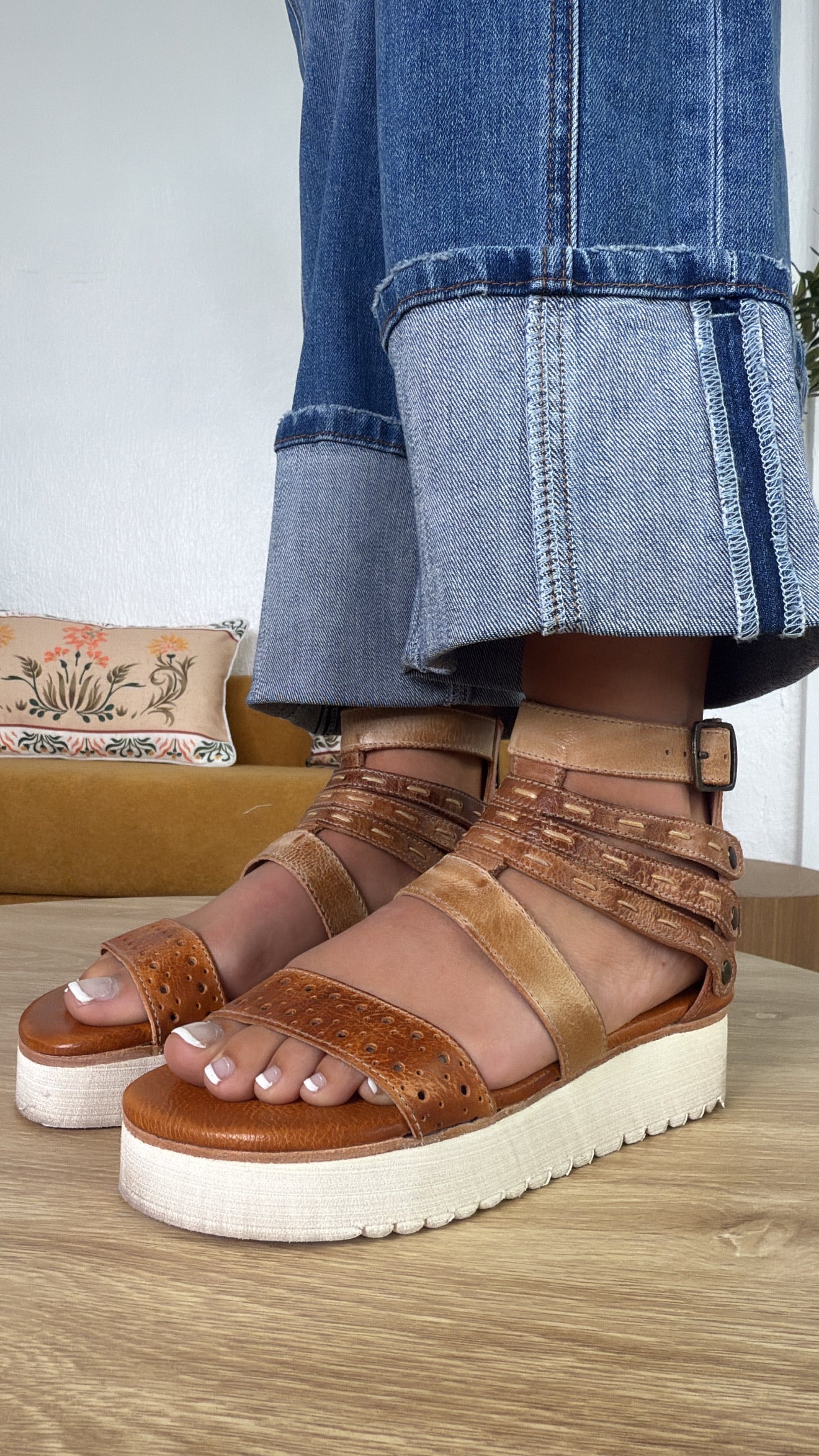 BedStu Artemia, Bone Tan Rustic