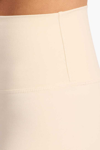 High-Waist Elevate Biker Short | Bone