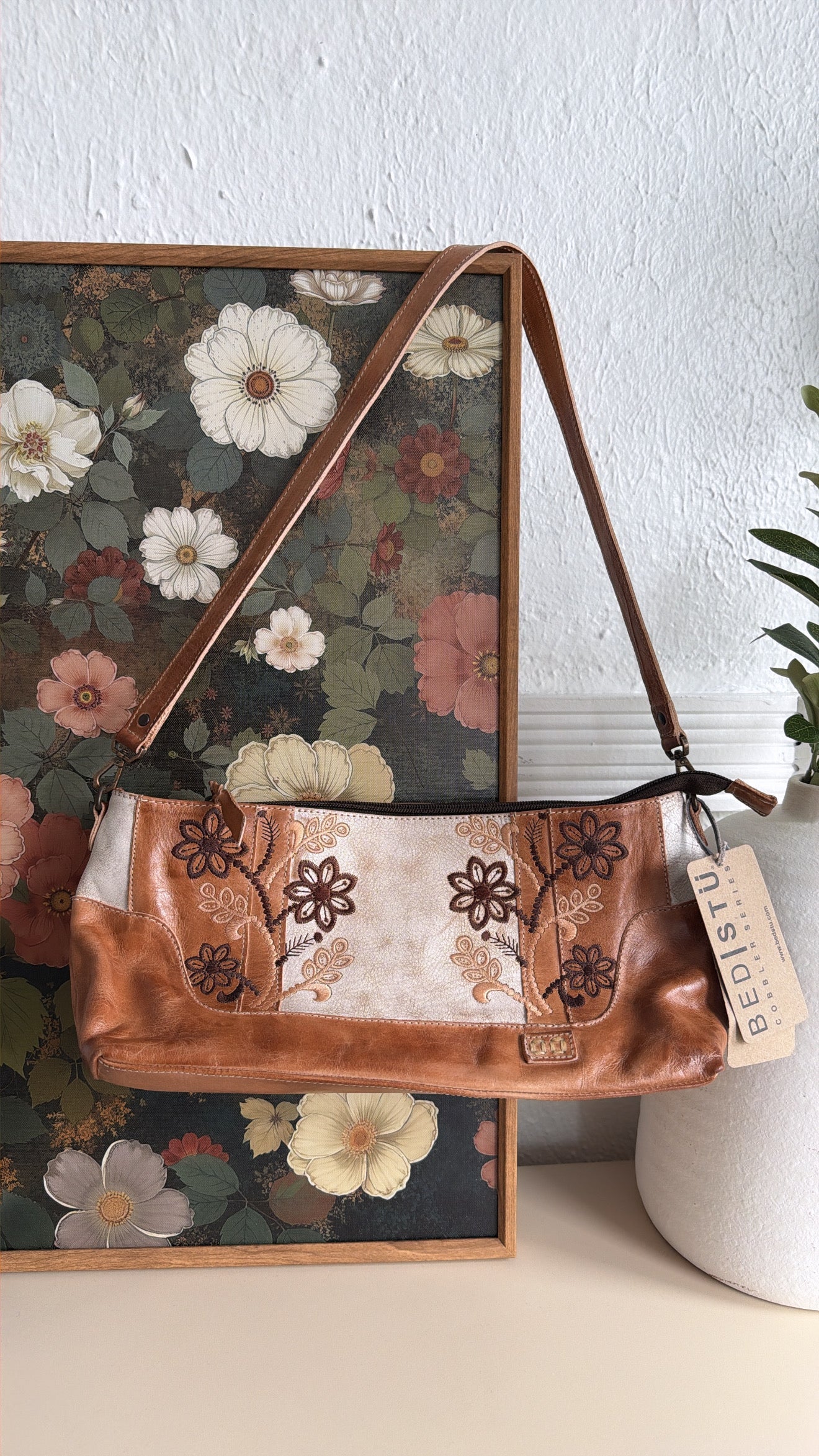 Bedstu Hyperbolic, Tan Rustic Nectar Lux