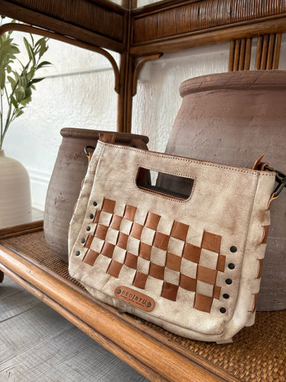 Bedstu Keiki, Nectar Lux Tan Rustic