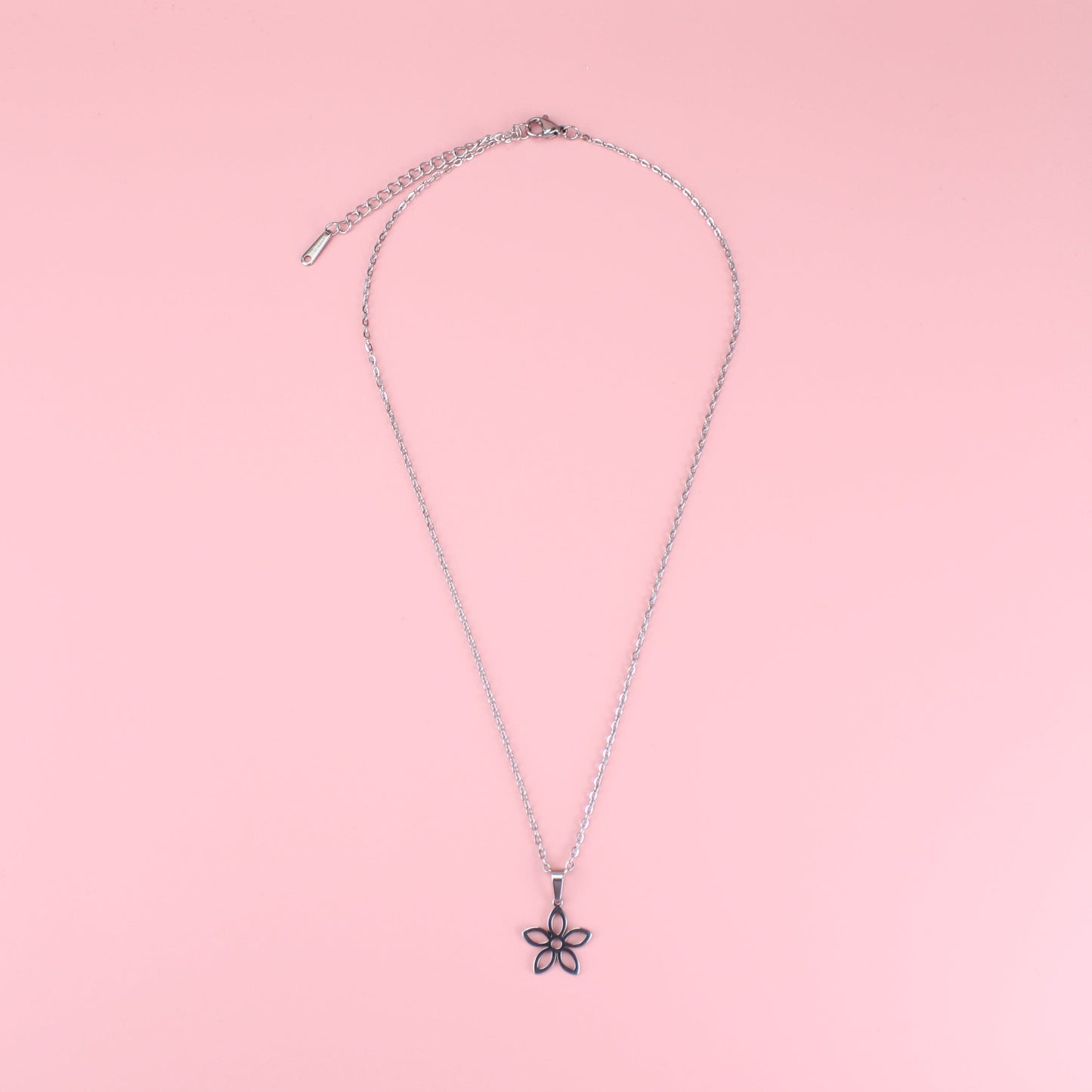 Cut Out Daisy Necklace