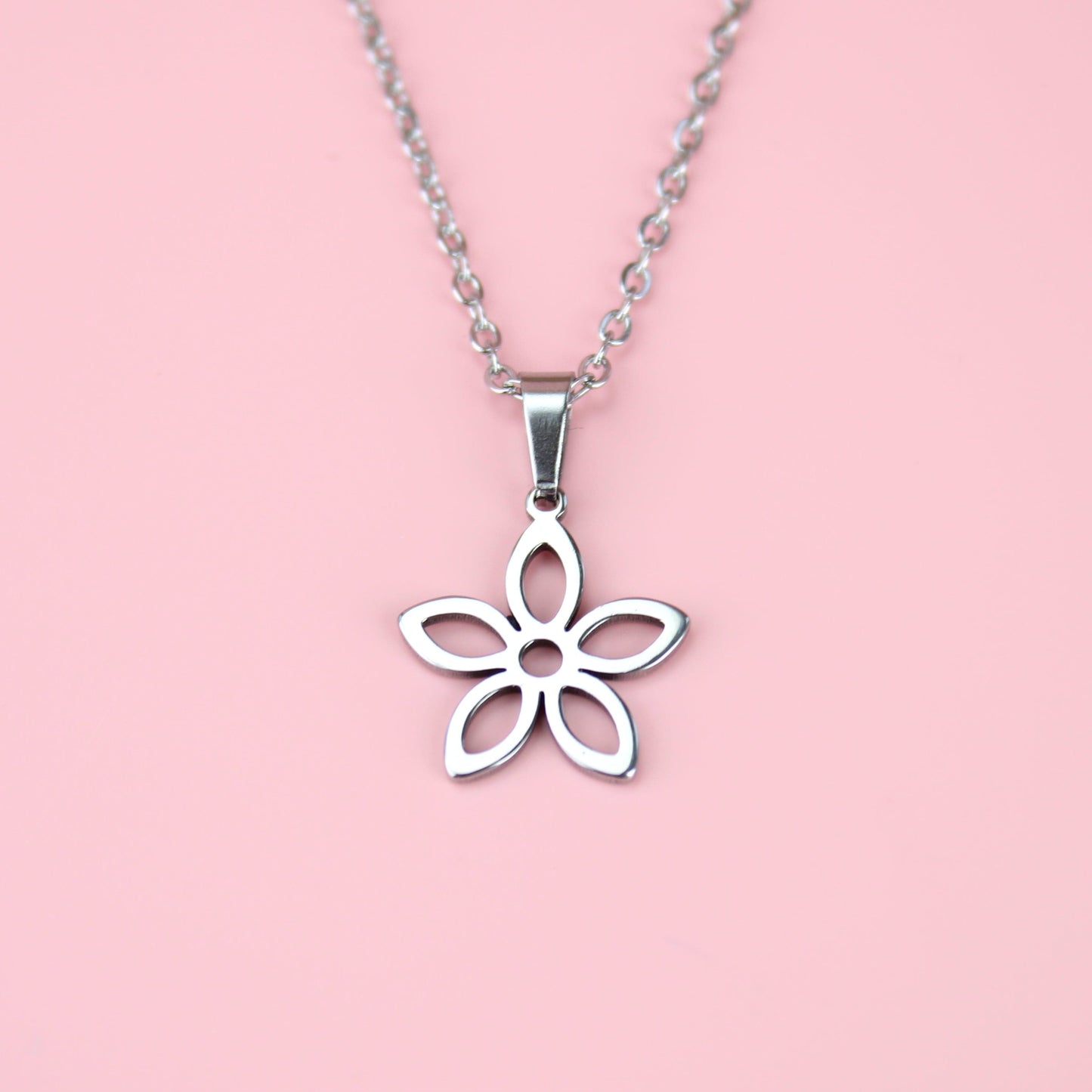 Cut Out Daisy Necklace