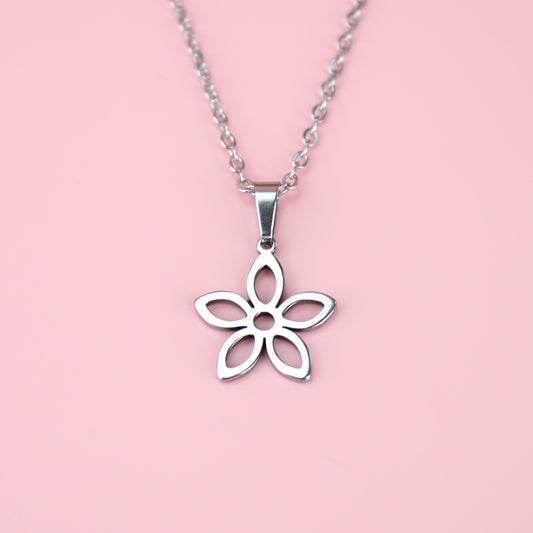 Cut Out Daisy Necklace