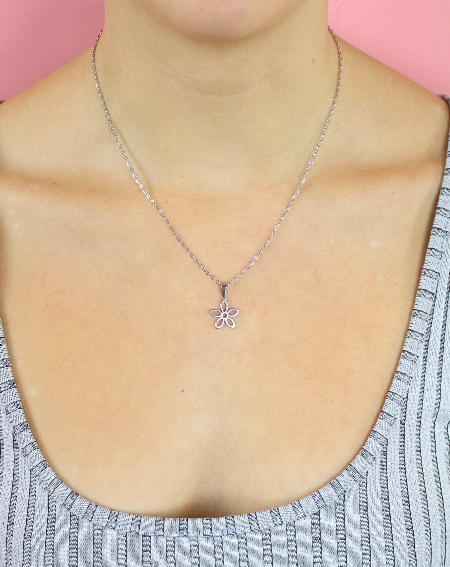 Cut Out Daisy Necklace