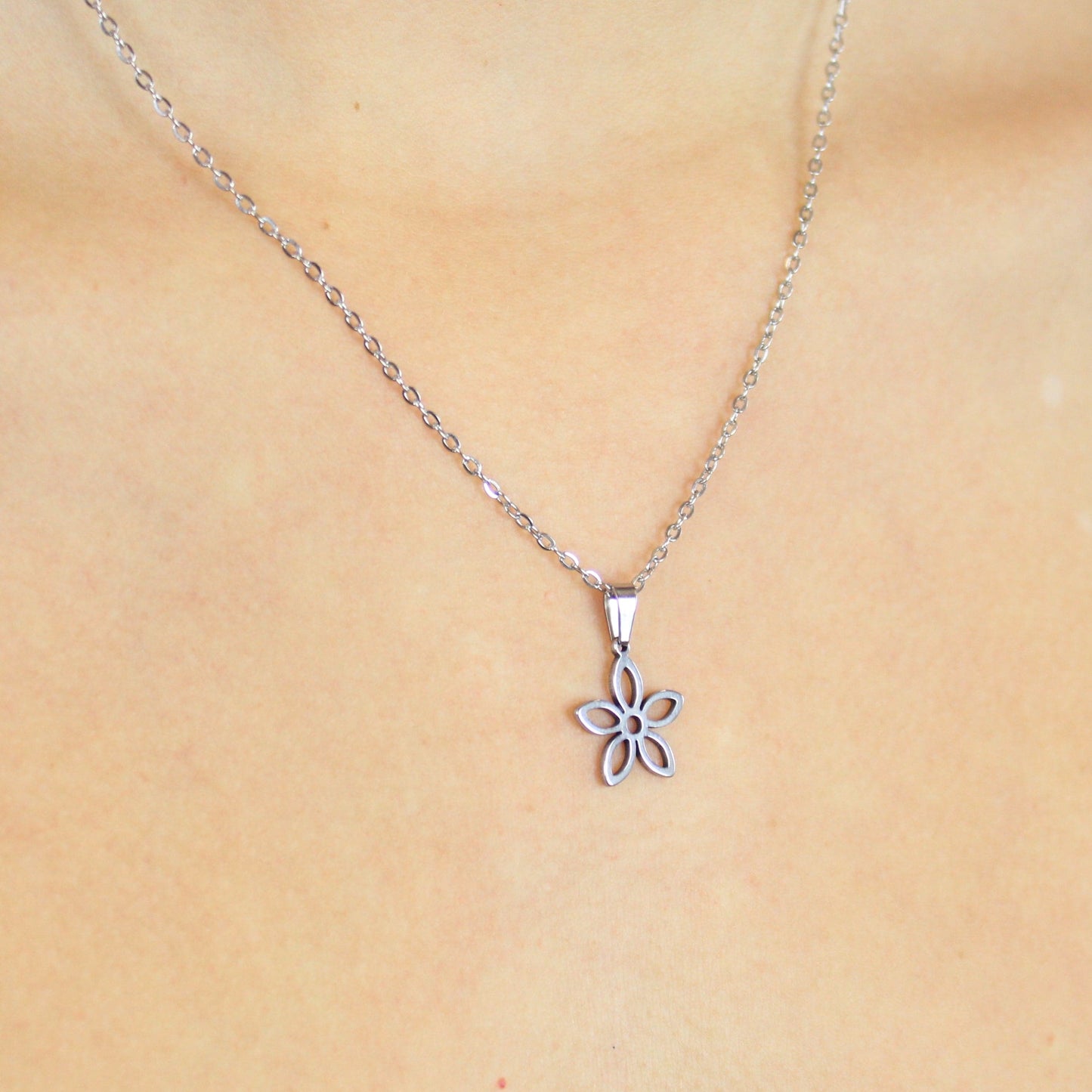 Cut Out Daisy Necklace