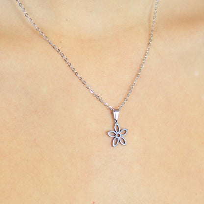 Cut Out Daisy Necklace