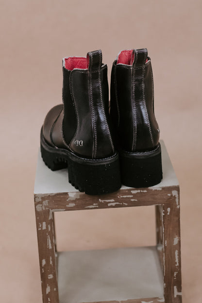 Bedstu Valda Hi, Black Rustic