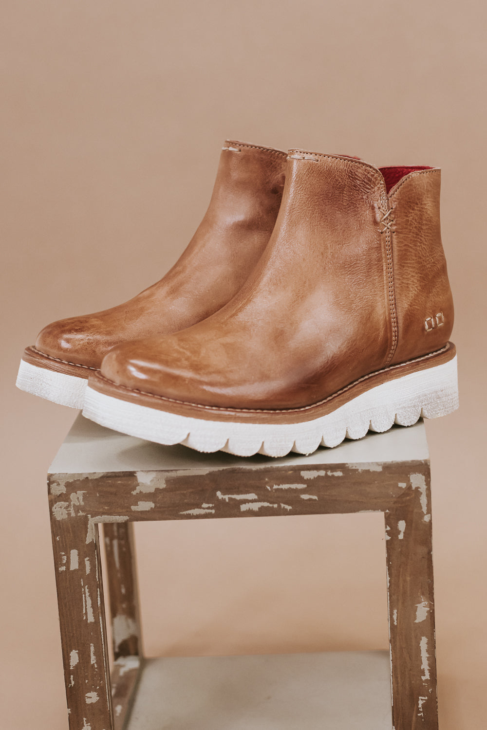 BedStu Lydyi, Tan Rustic