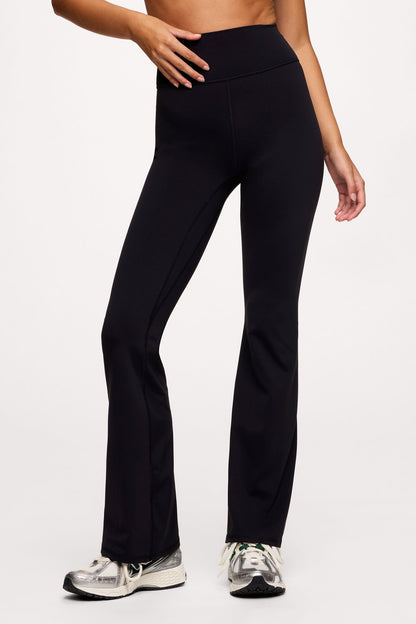 Motion Flare Legging | Black