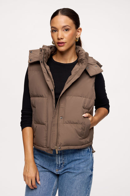 Peak Puffer Vest | Mocha